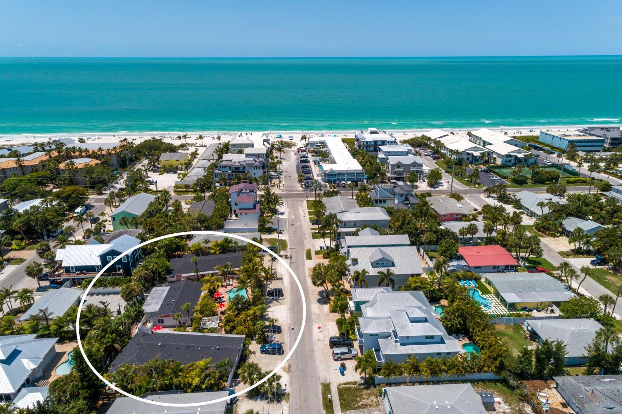 An Island Getaway At Palm Tree Villas Holmes Beach Exterior photo